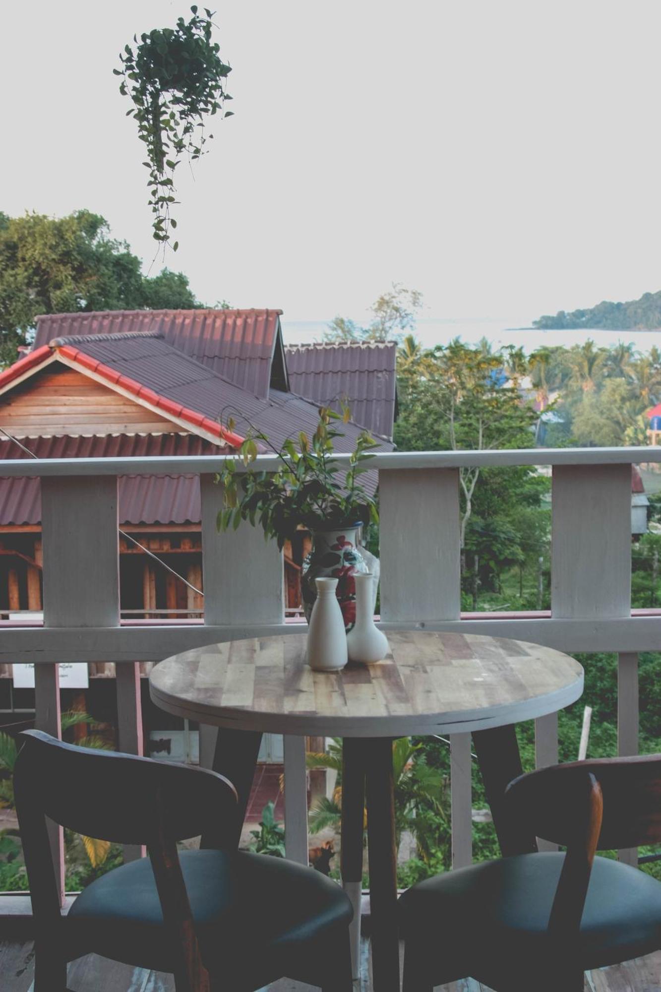 Dahlia Guesthouse Koh Rong Sanloem Exteriör bild